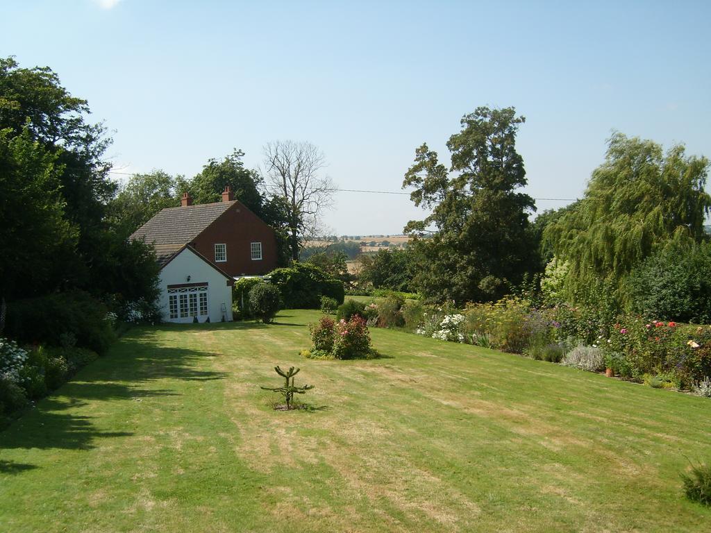 The Hall Farm Bed And Breakfast Tilbrook Exterior foto