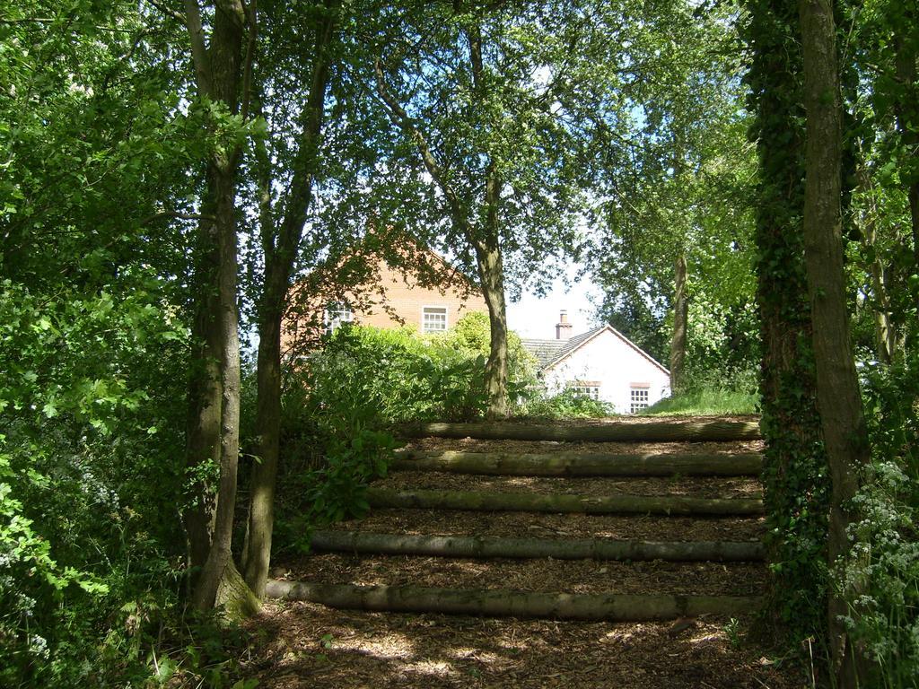 The Hall Farm Bed And Breakfast Tilbrook Exterior foto