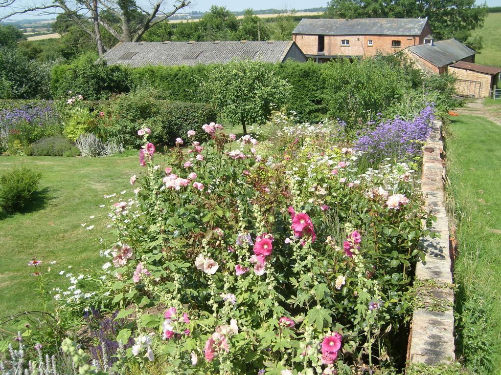 The Hall Farm Bed And Breakfast Tilbrook Exterior foto